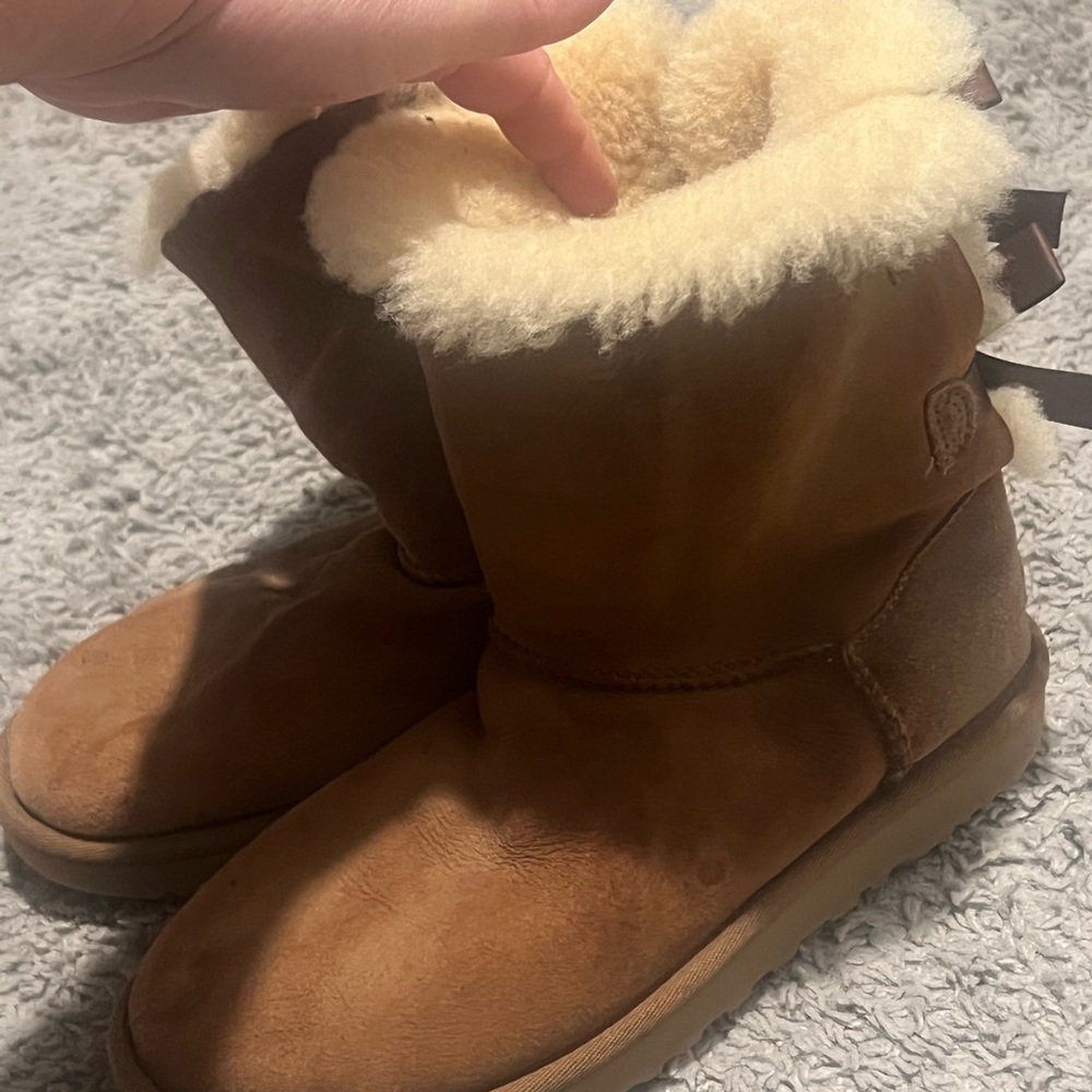 UGG Women’s Classic Short II Boots Size 7Style 1016225 –Genuine Sheepskin Suede